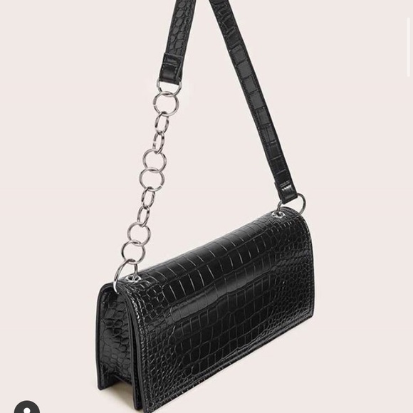 Chic - New- Spacious - Picture 2 of 2